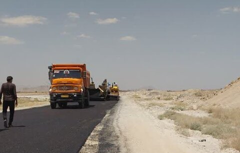آغاز عملیات آسفالت مسیر دسترسی معدن سنگ ‌آهک ده‌ سرخ