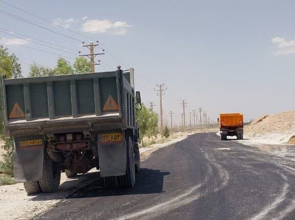 آغاز عملیات آسفالت مسیر دسترسی معدن سنگ آهک ده سرخ