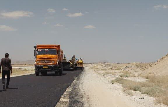 آغاز عملیات آسفالت مسیر دسترسی معدن سنگ ‌آهک ده‌ سرخ