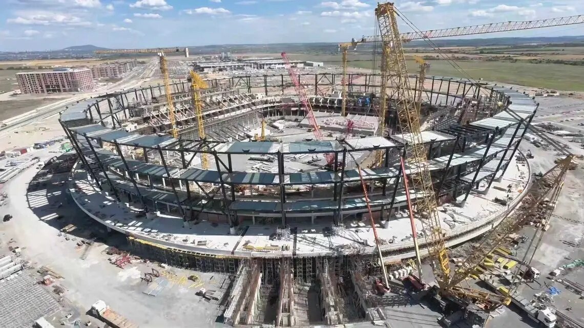 تلفیق فولاد و طبیعت در شاهکار مهندسی ورزشگاه صربستان