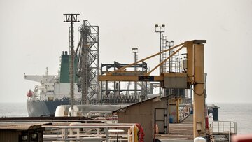 Iran Economy Contracts 10% in Spring