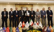 تجلیل از شرکت نوین الکترود اردکان با عنوان واحد صنعتی نمونه کشوری