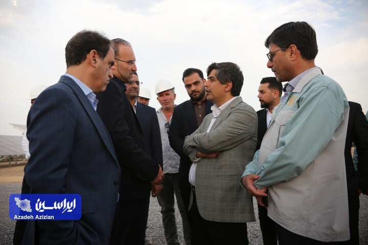 بازدید مدیرعامل گروه فولادمبارکه از نیروگاه خورشیدی آفتاب شرق