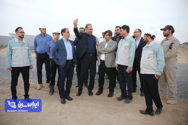 بازدید مدیرعامل گروه فولادمبارکه از نیروگاه خورشیدی آفتاب شرق