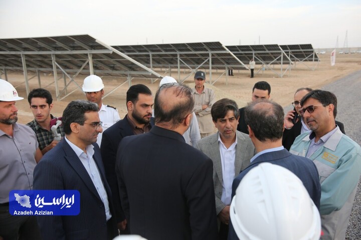 بازدید مدیرعامل گروه فولادمبارکه از نیروگاه خورشیدی آفتاب شرق